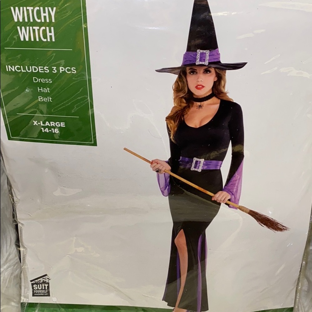 Woman’s witchy witch Halloween costume